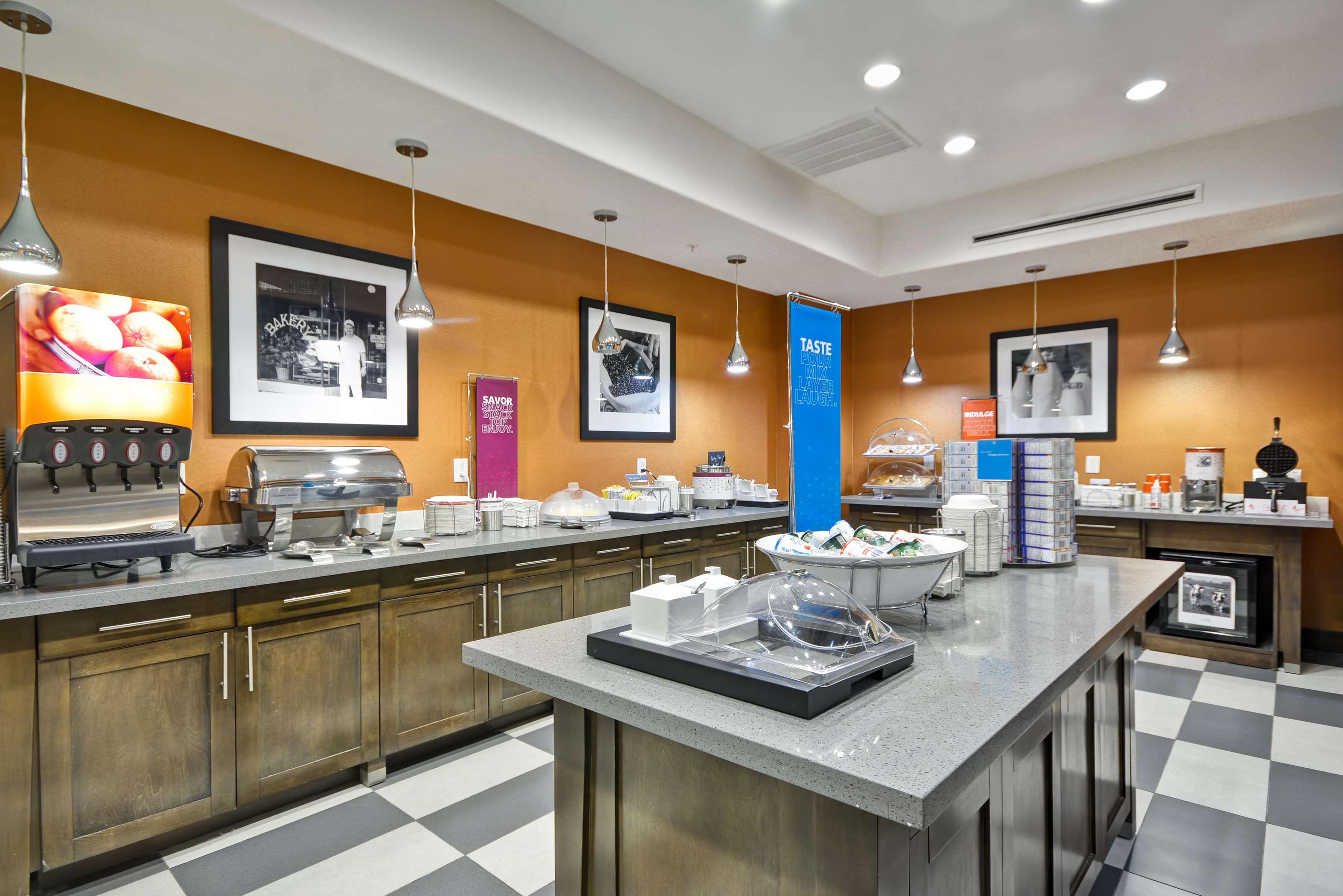 Hampton Inn Kenedy Экстерьер фото