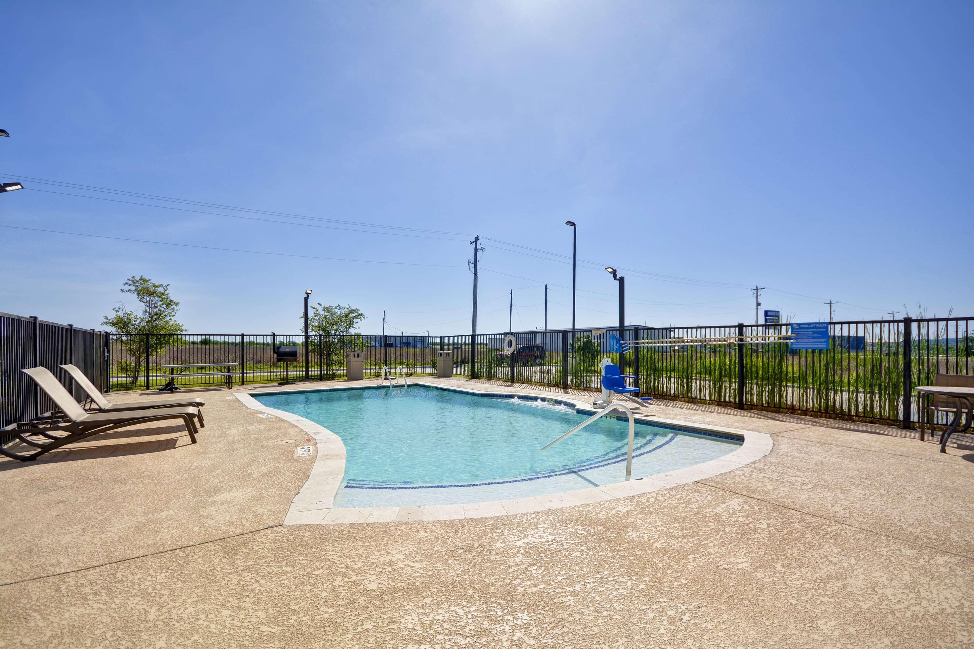 Hampton Inn Kenedy Экстерьер фото